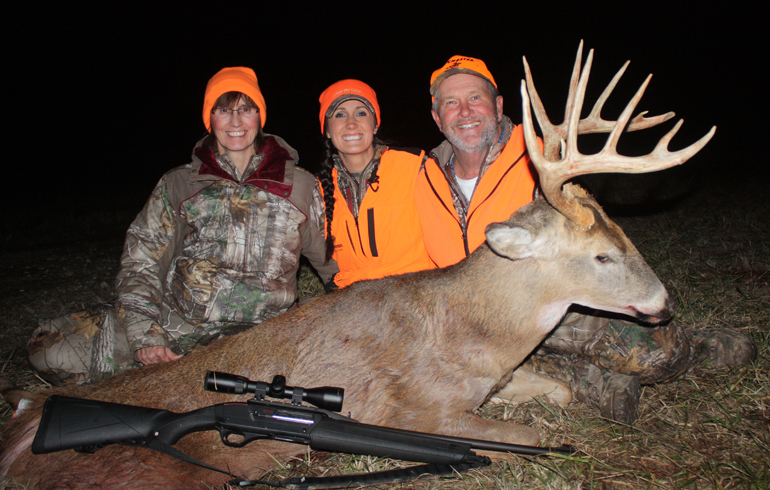 Mom_dad_and_melissa_with_dads_buck